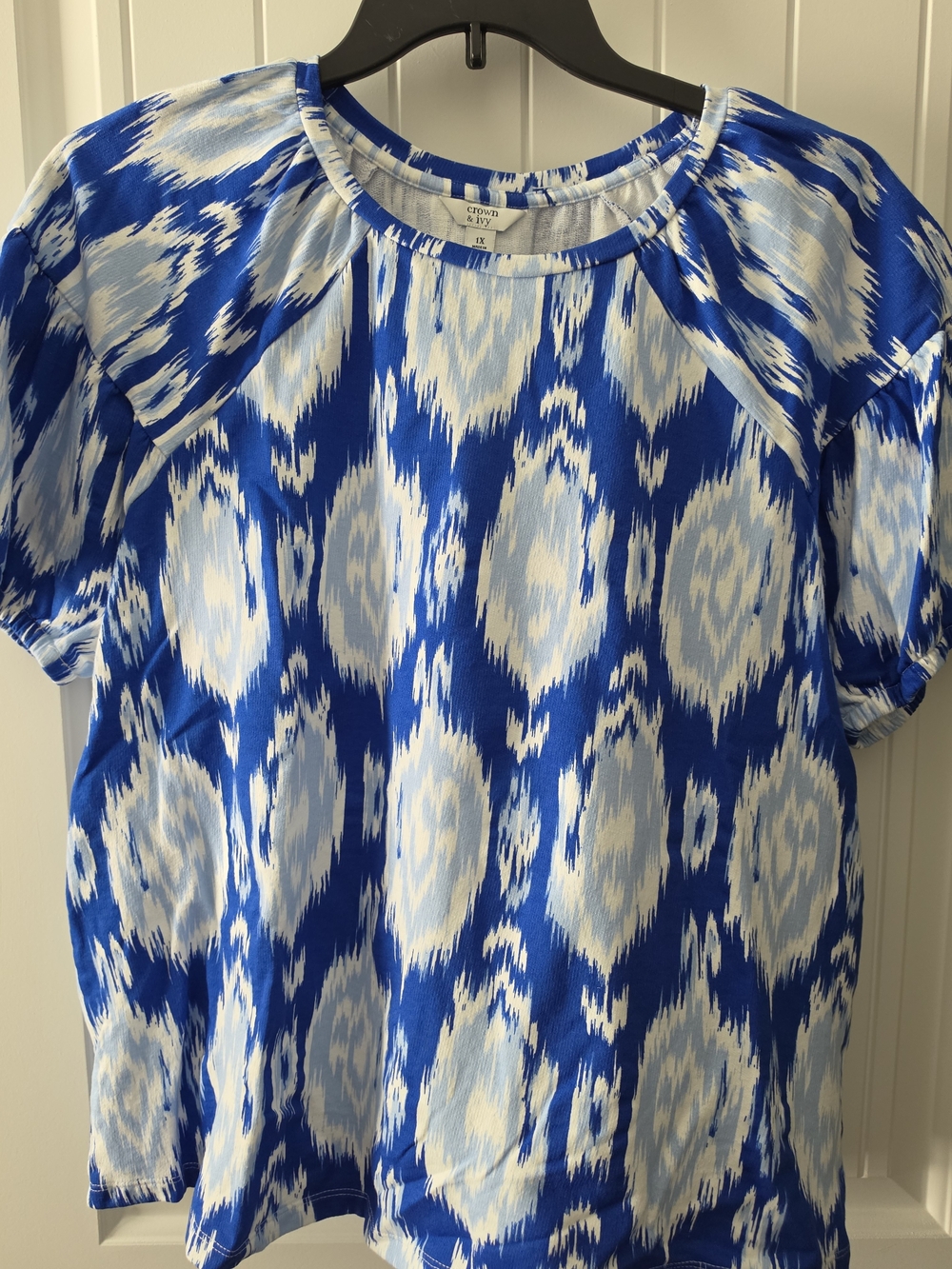 crown & ivy Blue and White Ikat Print Blouse